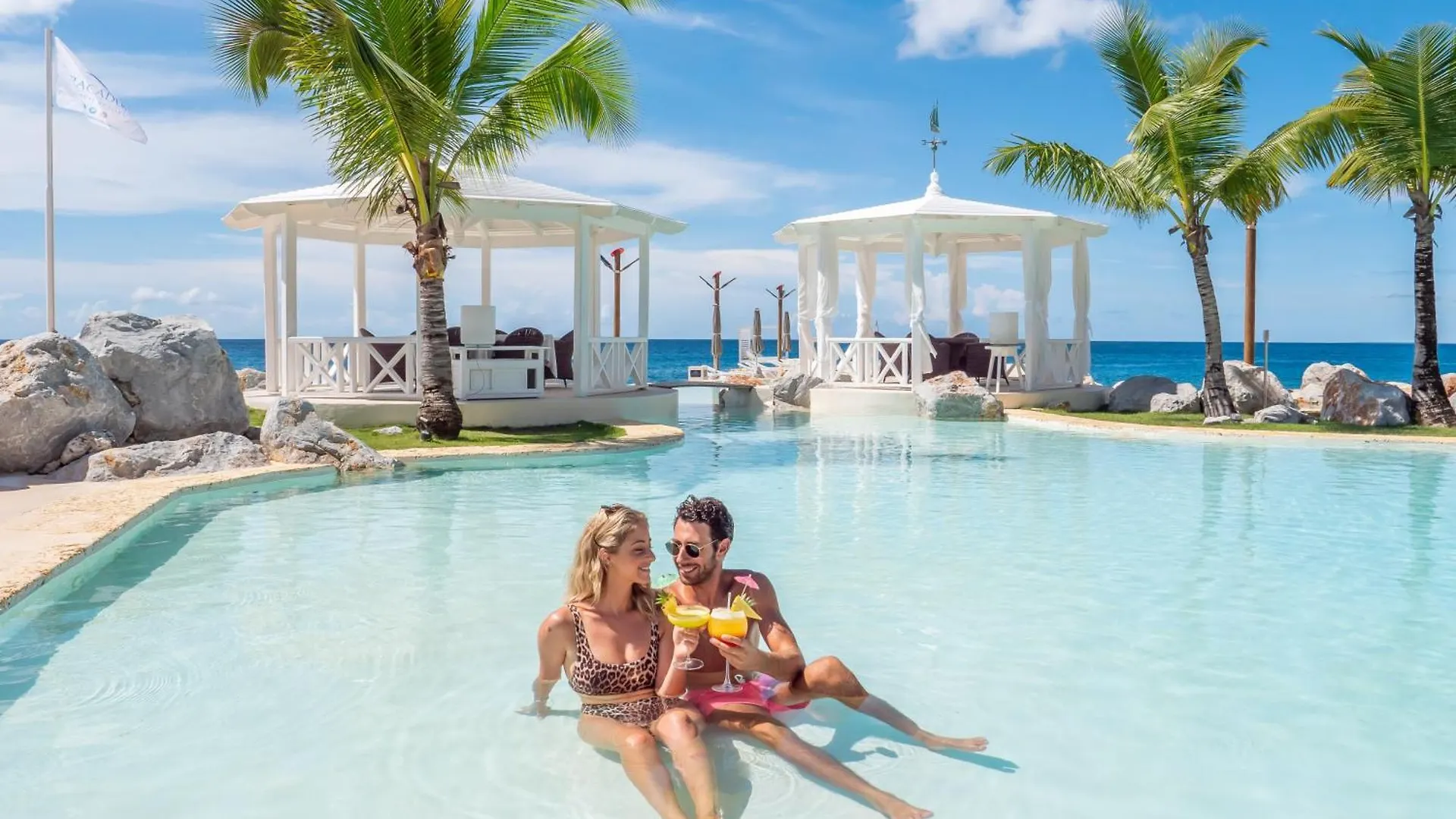 Tracadero Beach Club & Holidays Rentals 바야히베